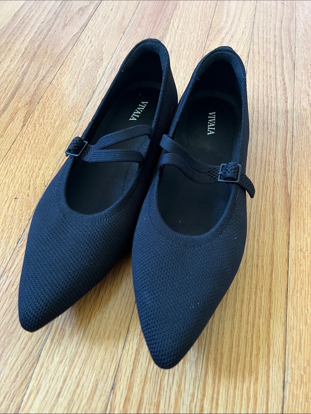 Vivaia Pointed Toe Mary Janes, NWOB, Black, 39